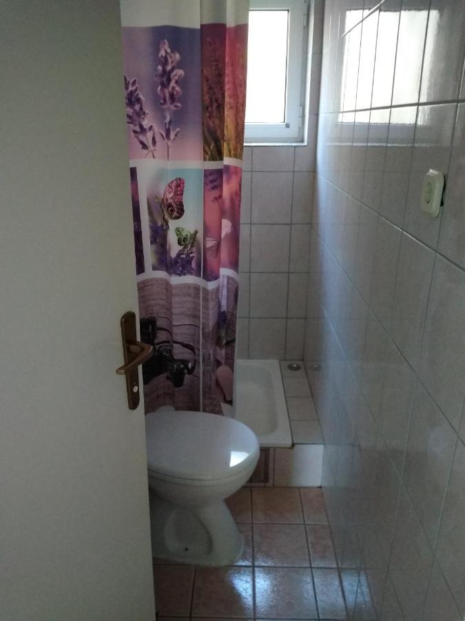 Apartment For 6 In Makarska Centar Kültér fotó