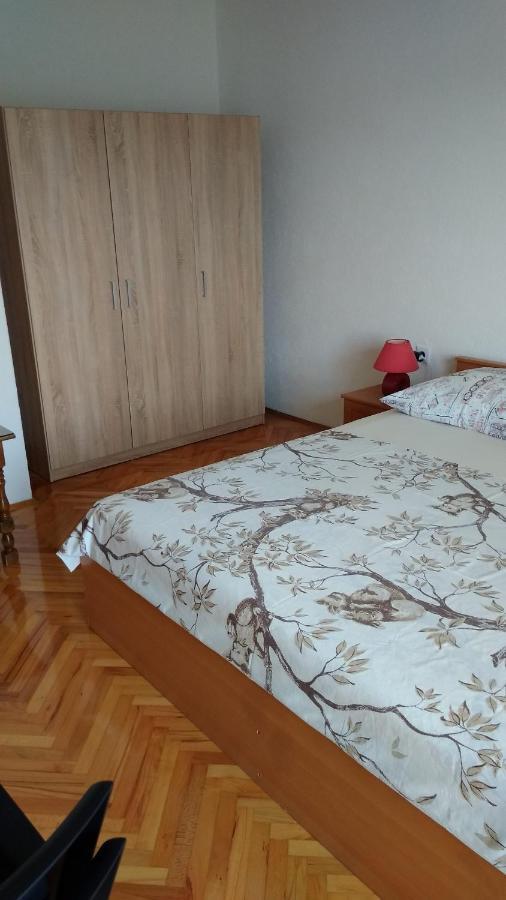 Apartment For 6 In Makarska Centar Kültér fotó