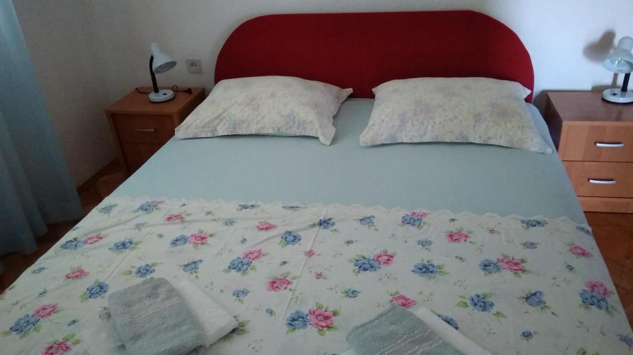 Apartment For 6 In Makarska Centar Kültér fotó
