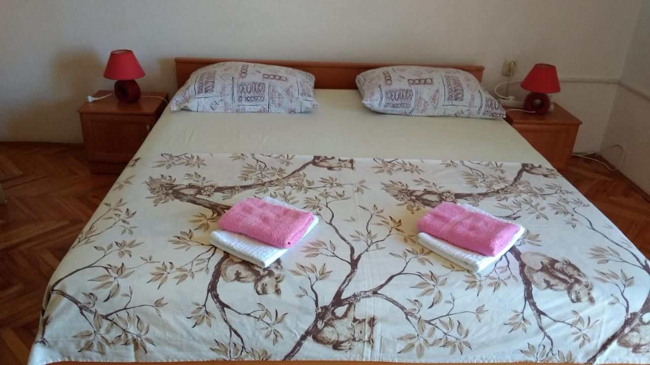 Apartment For 6 In Makarska Centar Kültér fotó