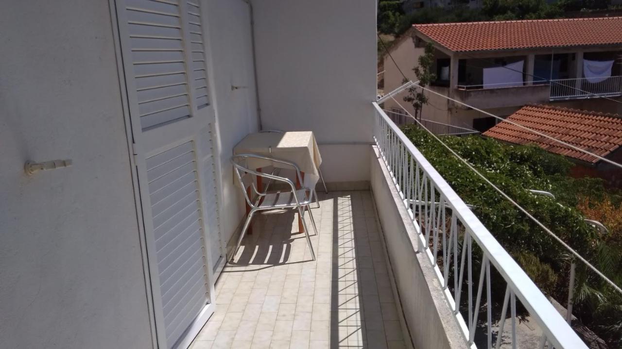 Apartment For 6 In Makarska Centar Kültér fotó