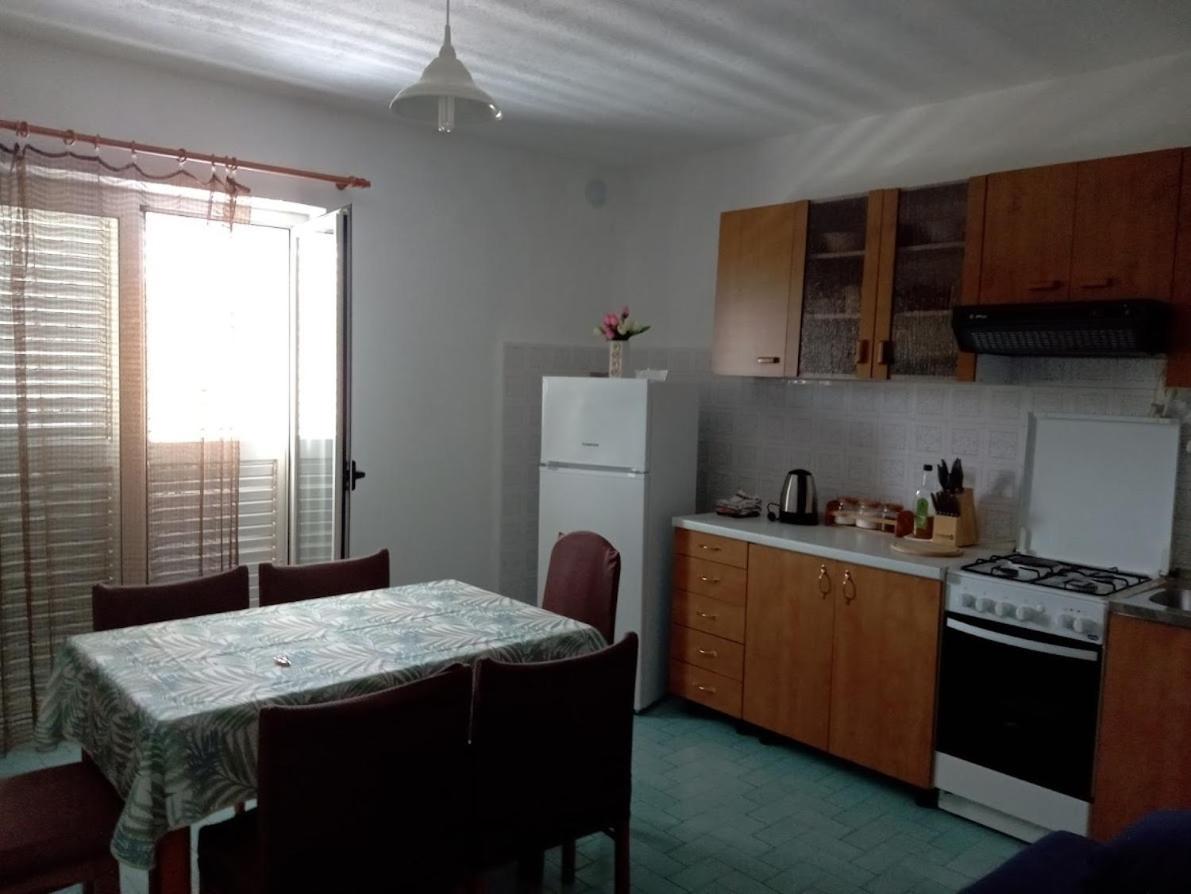 Apartment For 6 In Makarska Centar Kültér fotó