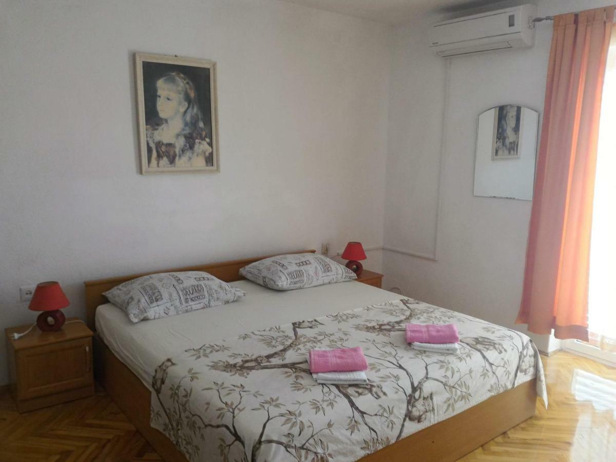 Apartment For 6 In Makarska Centar Kültér fotó