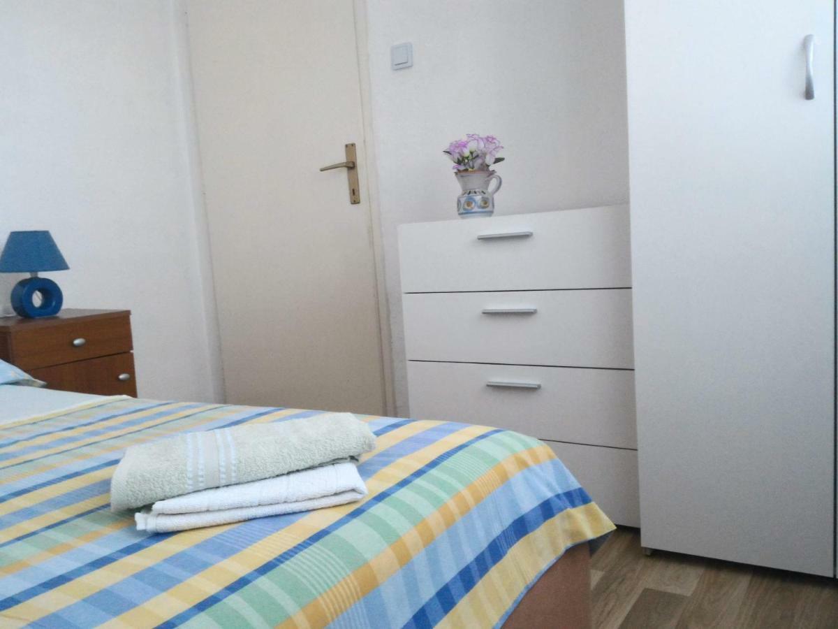 Apartment For 6 In Makarska Centar Kültér fotó