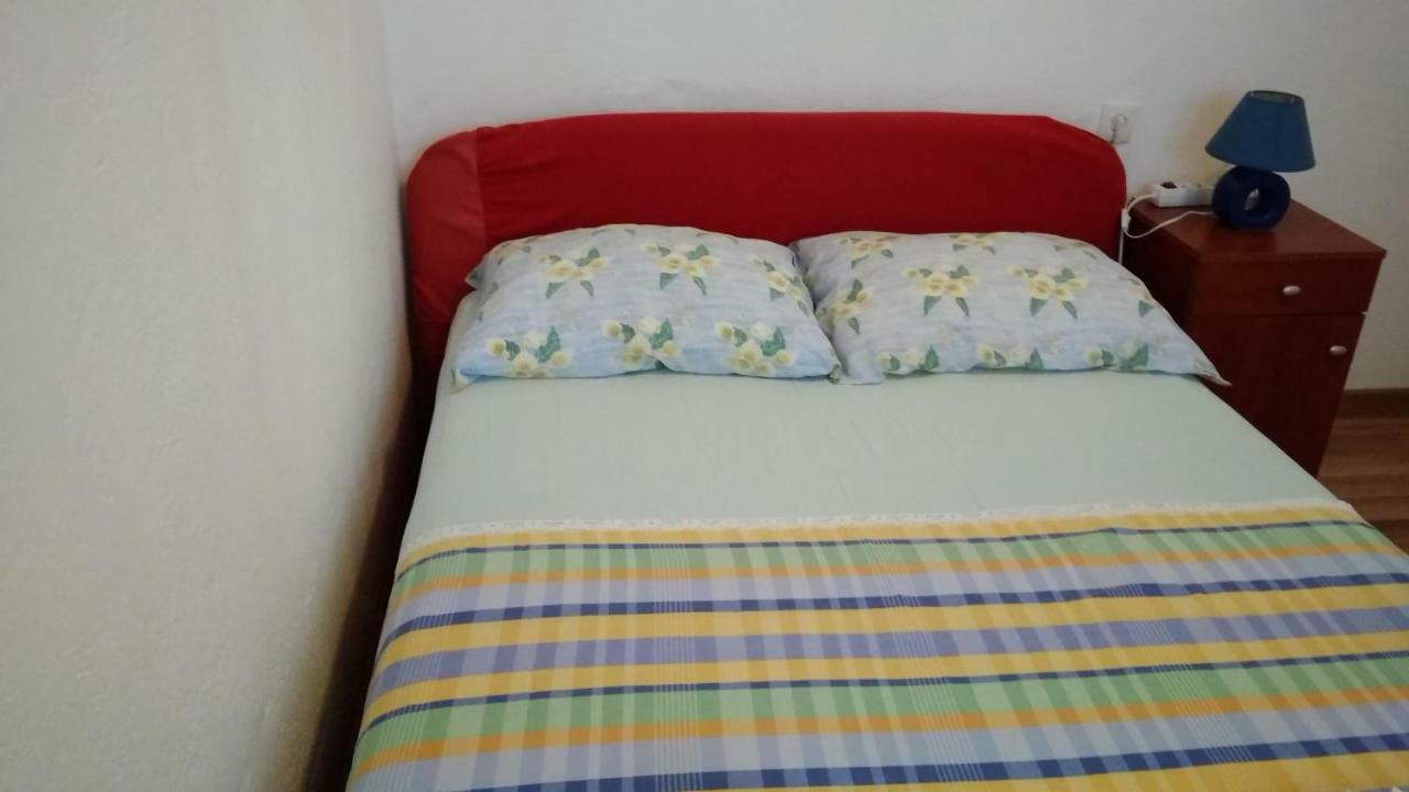 Apartment For 6 In Makarska Centar Kültér fotó