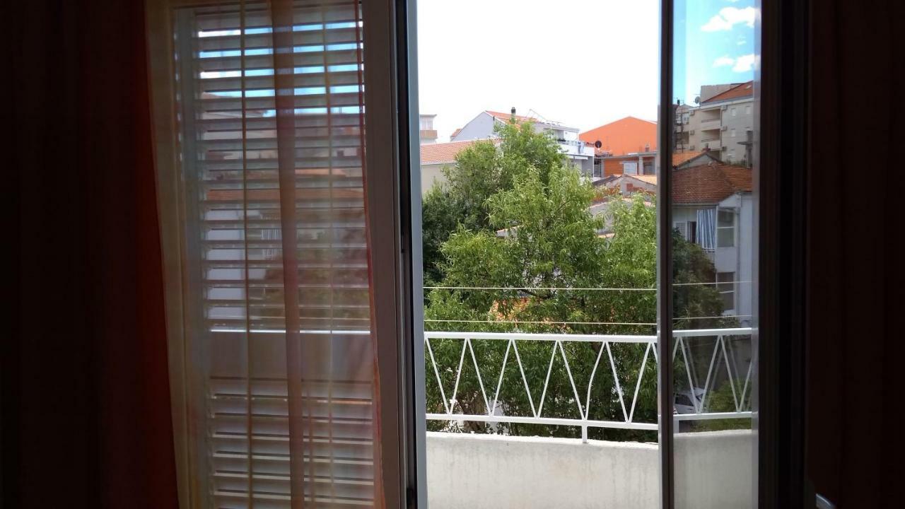 Apartment For 6 In Makarska Centar Kültér fotó
