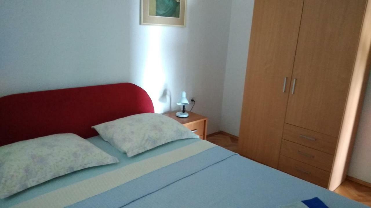 Apartment For 6 In Makarska Centar Kültér fotó